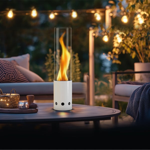 Collage mit ovalen Spiegeln zur Wandmontage in verschiedenen Wohnbereichen