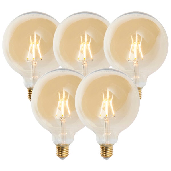 Fünf LED-Filament-Leuchtmittel in Globusform mit E27-Sockel und goldfarbenem Glas.