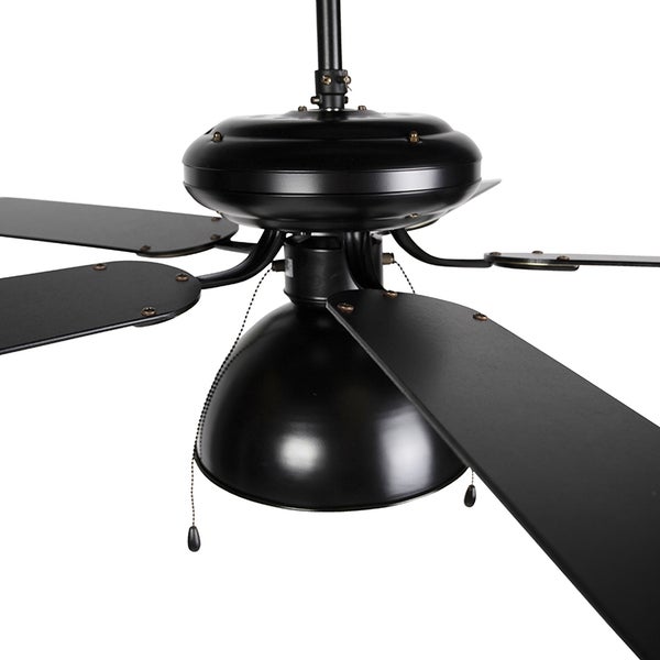 Deckenventilator mit Beleuchtung und Zugschaltern, mattes Design mit Metallgehäuse und fünf Ventilatorflügeln für eine effiziente Luftzirkulation.