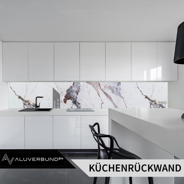Küchenrückwand aus Marmor in einer modernen Küche