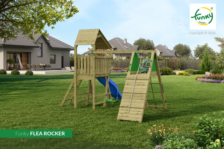 Spielturm Funky FLEA ROCKER aus Holz mit Rutsche, Schaukel und Kletterwand in einem gepflegten Garten vor einem modernen Wohnhaus.