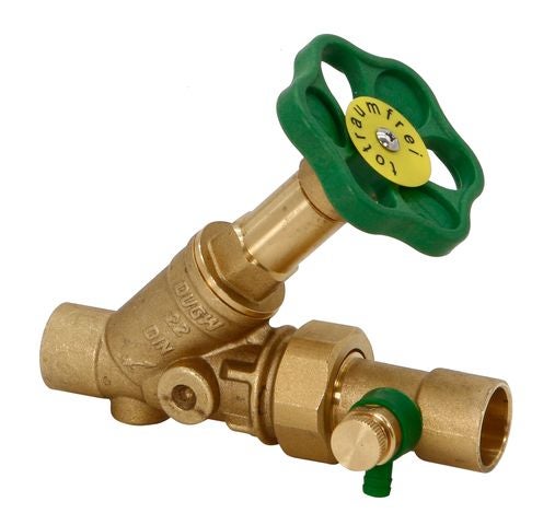 Freistromventil aus Messing mit grünem Handrad und Entleerungsventil.