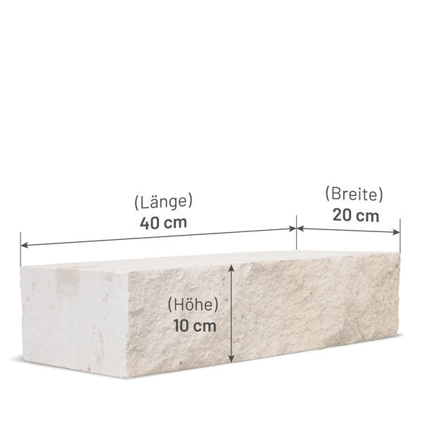 Mauerstein aus Naturstein mit einer Länge von 40 Zentimetern, einer Breite von 20 Zentimetern und einer Höhe von 10 Zentimetern.