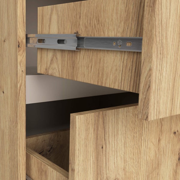 Detailaufnahme eines Schubladenauszugs aus Holz