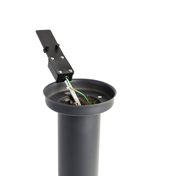 Anschlussbox mit Verkabelung für eine Wegeleuchte mit dunkelgrauem Gehäuse.