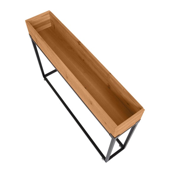 Schmaler, rechteckiger Pflanzkasten aus hellem Holz auf einem hohen, schwarzen Metallgestell.