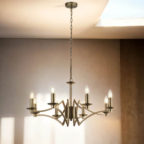 Kronleuchter mit sechs Leuchten an einer Kette