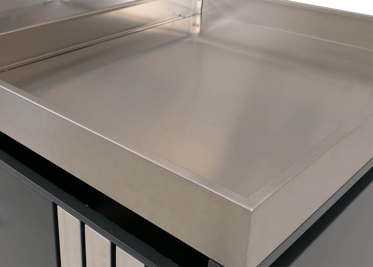 Edelstahltisch mit Unterschrank für den Garten