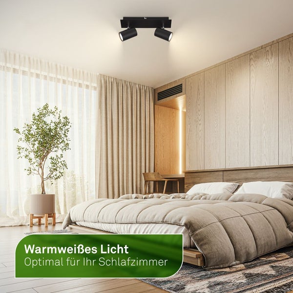 Schlafzimmer mit Deckenleuchte mit zwei Strahlern