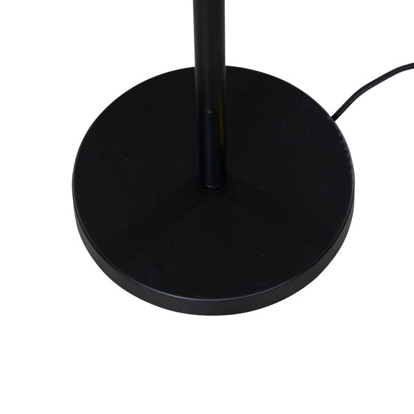 Detailaufnahme des Standfußes einer Stehlampe