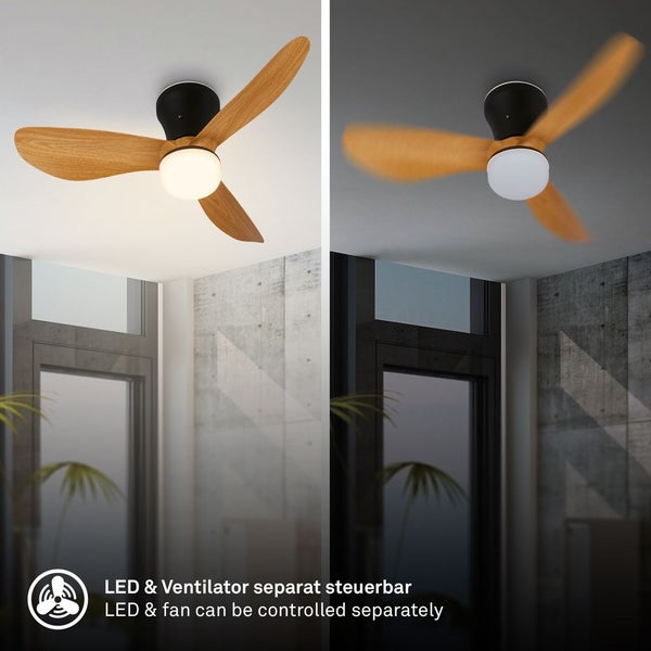 Deckenventilator mit schwarzem Gehäuse, drei Holzflügeln und LED-Beleuchtung, LED und Ventilator sind getrennt steuerbar.