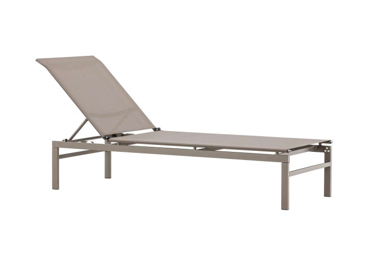 Sonnenliege mit verstellbarer Rückenlehne, Aluminiumgestell und Textilbespannung in Beige.