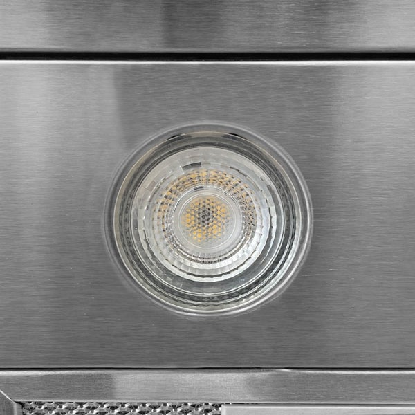 LED-Spot eingebaut in eine gebürstete Edelstahloberfläche, beispielsweise für Dunstabzugshauben.