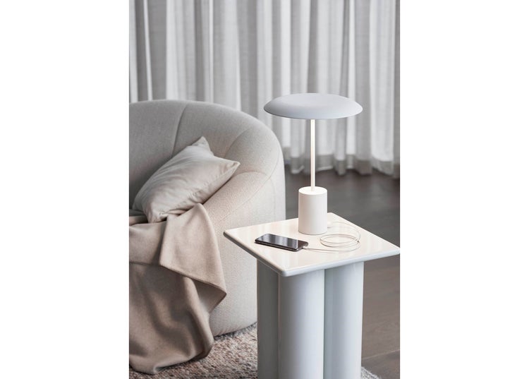 Runde Tischdecke mit Zickzack-Muster und Detailansicht der Struktur. ANRO Logo.