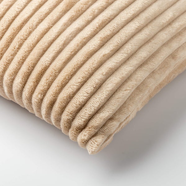 Kissen mit Kordstruktur