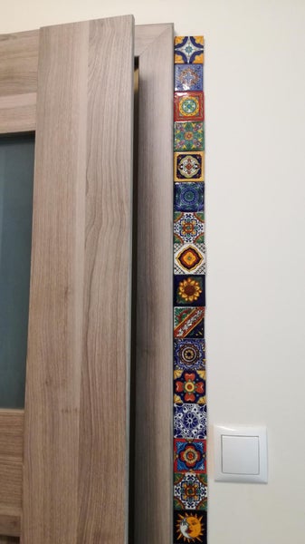 Fliesenmuster mit floralen und geometrischen Designs