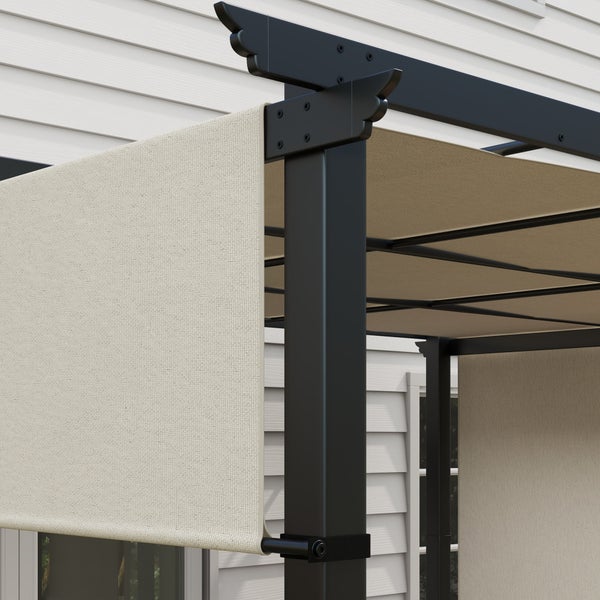 Schwarze Pergola aus Metall mit beigem, ausziehbarem Sonnensegel und Seitenschutz aus Stoff für Terrasse und Garten.