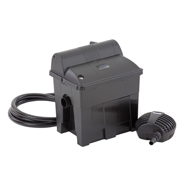 Oase Teichfilter-Set bestehend aus Durchlauffilter, Filterpumpe und Schlauch aus Kunststoff für die Teichreinigung.