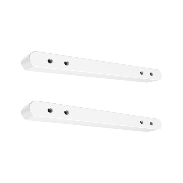Modernes Seilsystem mit einem verstellbaren Spot über einem weißen Sideboard in einem minimalistischen Wohnraum.