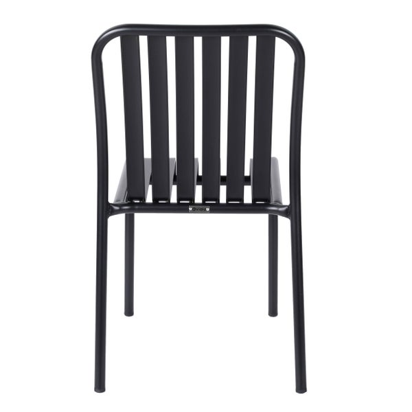 Gartenstuhl aus schwarzem Metall mit vertikalen Streben an der Rückenlehne und Oviala Logo.