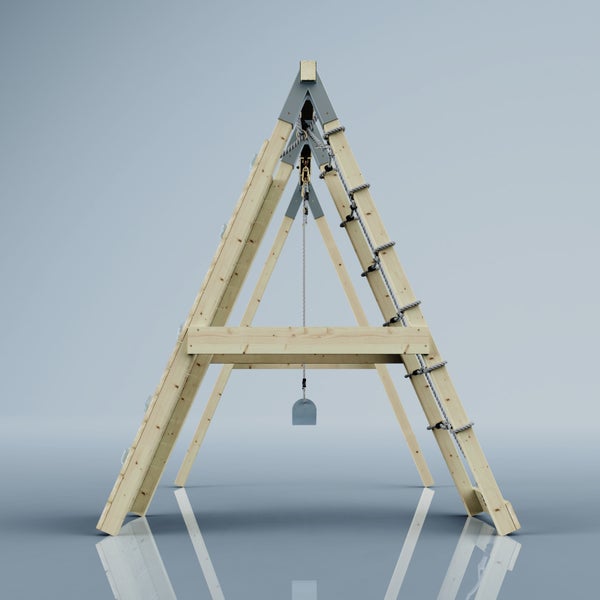 Klettergerüst aus Holz in A-Form mit Kletterwand, Strickleiter und Flaschenzug inklusive Eimer.