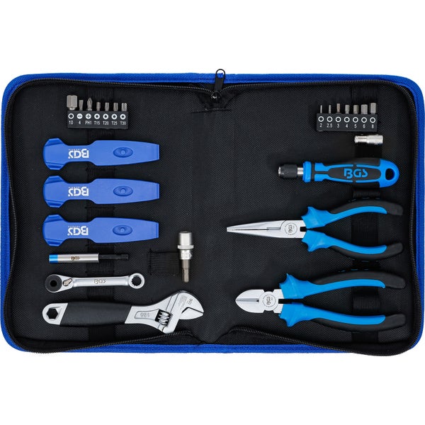 BGS Werkzeugsatz mit Zange, Schraubenschlüssel, Schraubendreher und Bits in einer blauen Tasche