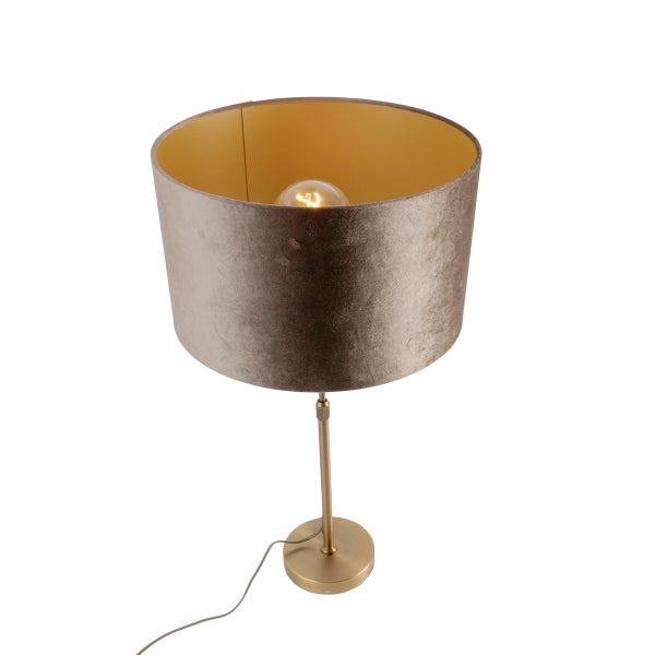 Stehlampe mit Stoffschirm und metallischer Basis