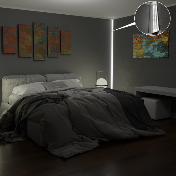 Schlafzimmer mit Bett, Nachttisch, Beleuchtung und Wanddekoration