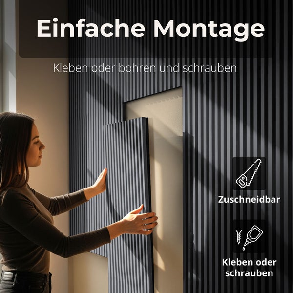 Frau montiert ein dunkles, geriffeltes Wandpaneel. Einfache Montage durch Kleben oder Schrauben, zuschneidbar.