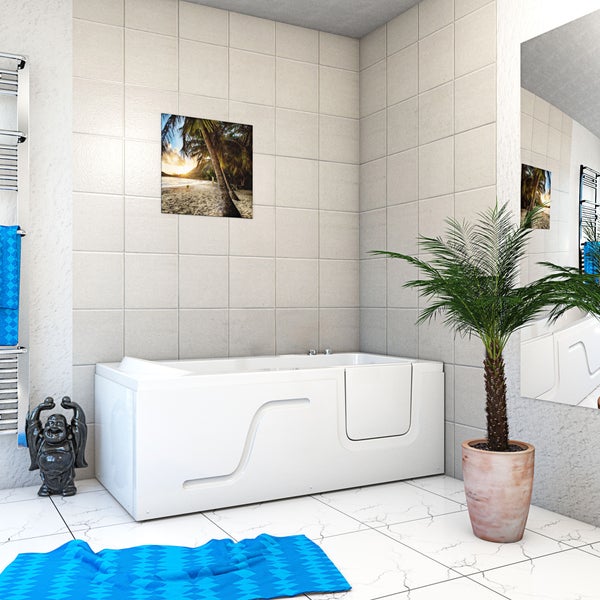 Helles Badezimmer mit Badewanne mit Tür, Palme im Topf und Wandbild