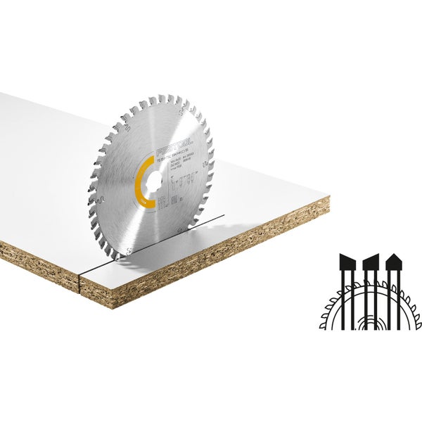 Festool Kreissägeblatt im Einsatz auf einer Holzplatte, Symbol für Feinschnitte