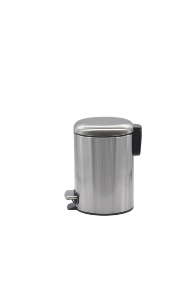 Tretabfalleimer aus Edelstahl mit Fußpedal und Deckel.