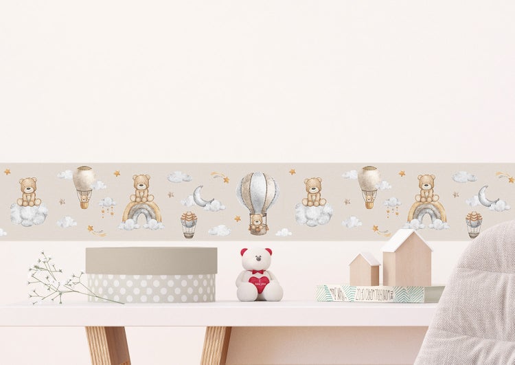 Wandbordüre für Kinderzimmer mit Teddybären, Heißluftballons und Regenbögen im Aquarell-Stil.