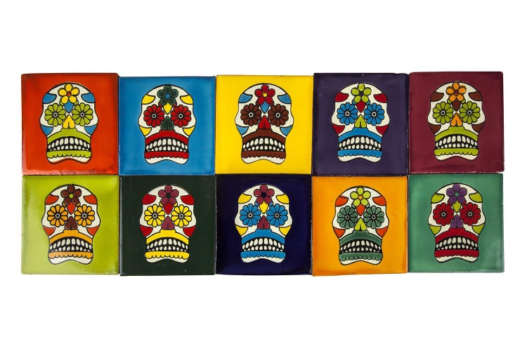 Quadratische Fliesen mit Totenkopfmotiven