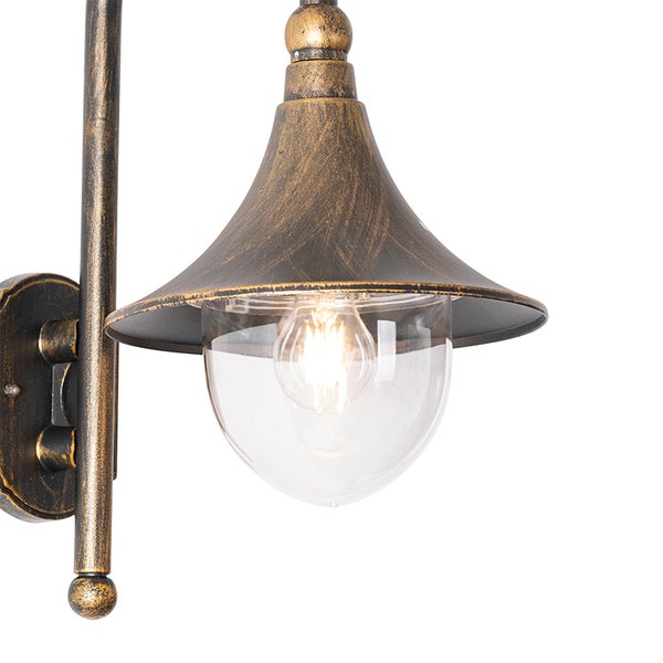 Außenwandleuchte aus Metall in Antik-Optik mit glockenförmigem Schirm und klarem Glas.