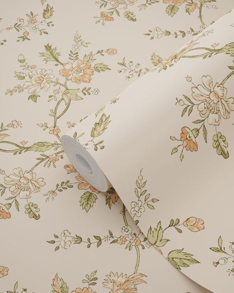 Rolle Tapete mit Blumenmuster aus Blüten und Blättern zur Wandgestaltung.