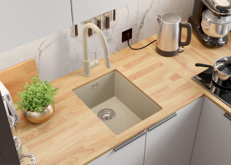 Küchenspüle mit Armatur in einer modernen Küche.