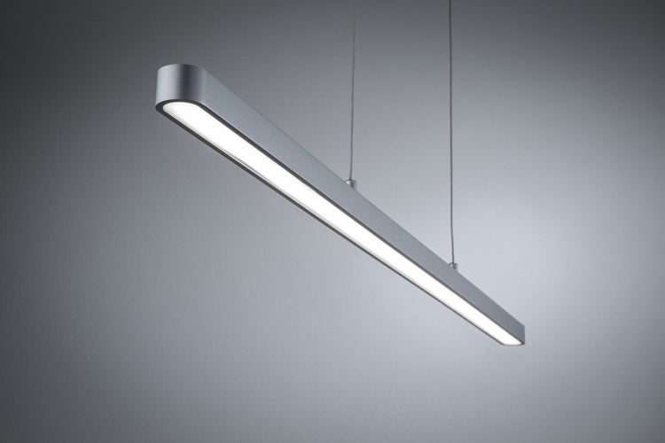 Längliche LED-Pendelleuchte aus Metall mit abgerundeten Enden.