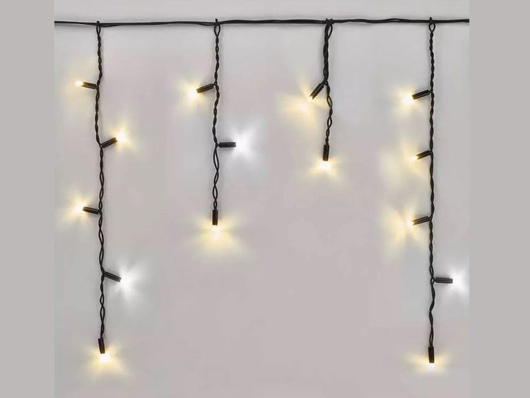 LED Lichterkette in Eisregen Optik fuer den Innen und Aussenbereich mit warmweissen Lichteffekten.