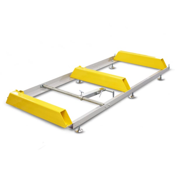 Verstellbarer Maschinenständer aus Metall mit gelben Auflagen
