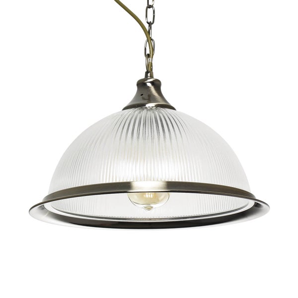 Hängeleuchte mit Glasschirm und Kettenaufhängung