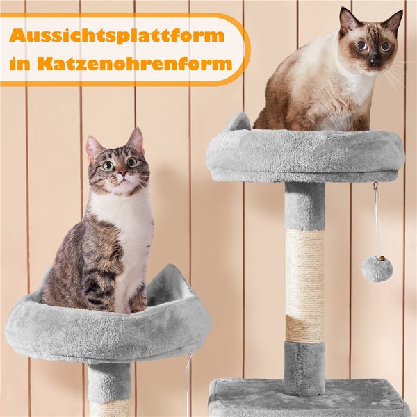 Katzenkratzbaum mit zwei Katzen.