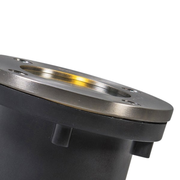 Bodeneinbaustrahler mit Edelstahlring und schwarzem Kunststoffgehäuse.