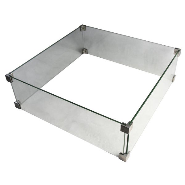 Quadratischer Glas-Windschutz mit Eckverbindern aus Metall für Feuerstellen.