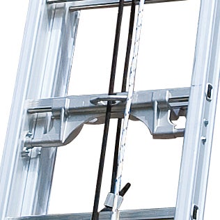 Detailansicht einer Aluminiumleiter mit Seilzugsystem