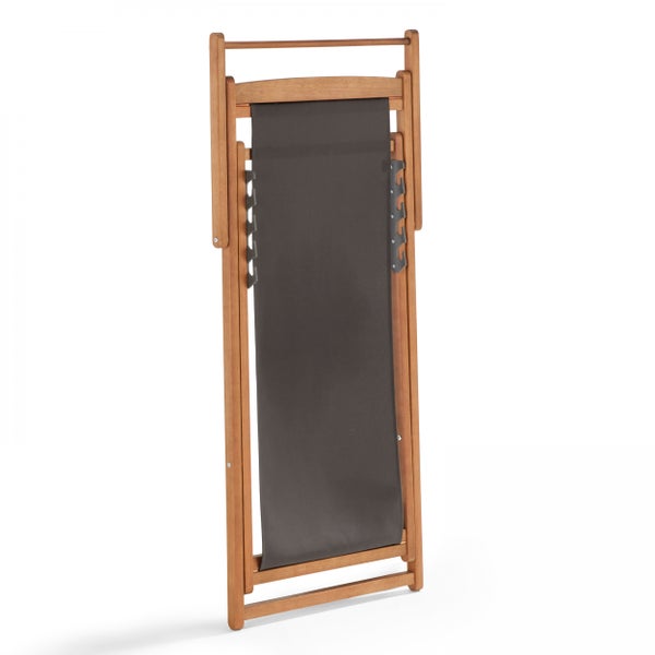 Zusammengeklappte Sonnenliege aus Holz mit anthrazitfarbener Textilbespannung