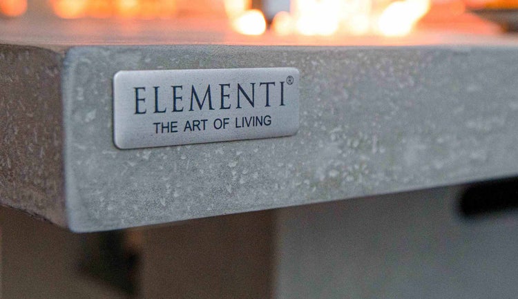 Elementi Logo auf einer Betonoberfläche.