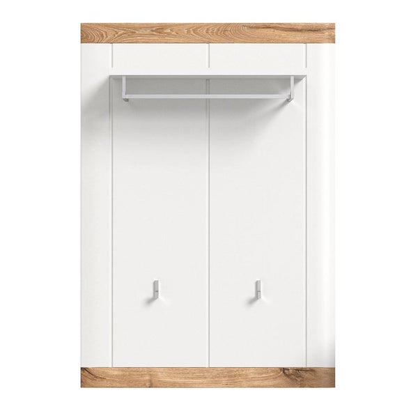 Heller Eingangsbereich mit Garderobenschrank, Spiegel, Bank und Schuhschrank in Holzoptik