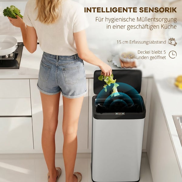 Person in einer modernen Küche verwendet einen automatischen Sensor Mülleimer mit 15 Zentimeter Erfassungsabstand und 5 Sekunden Öffnungszeit.
