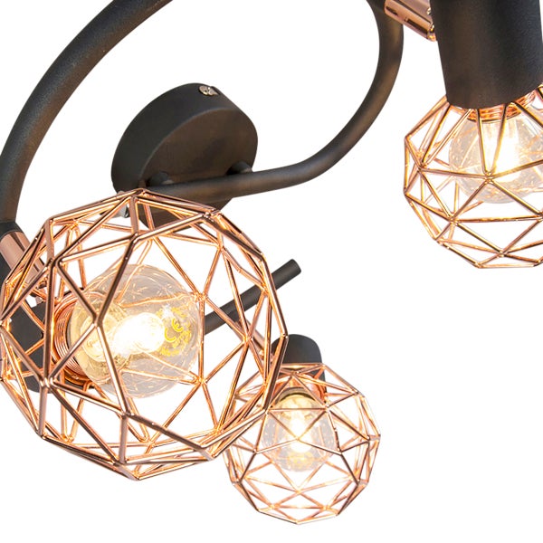 Deckenleuchte mit geometrischen Lampenschirmen aus Metall